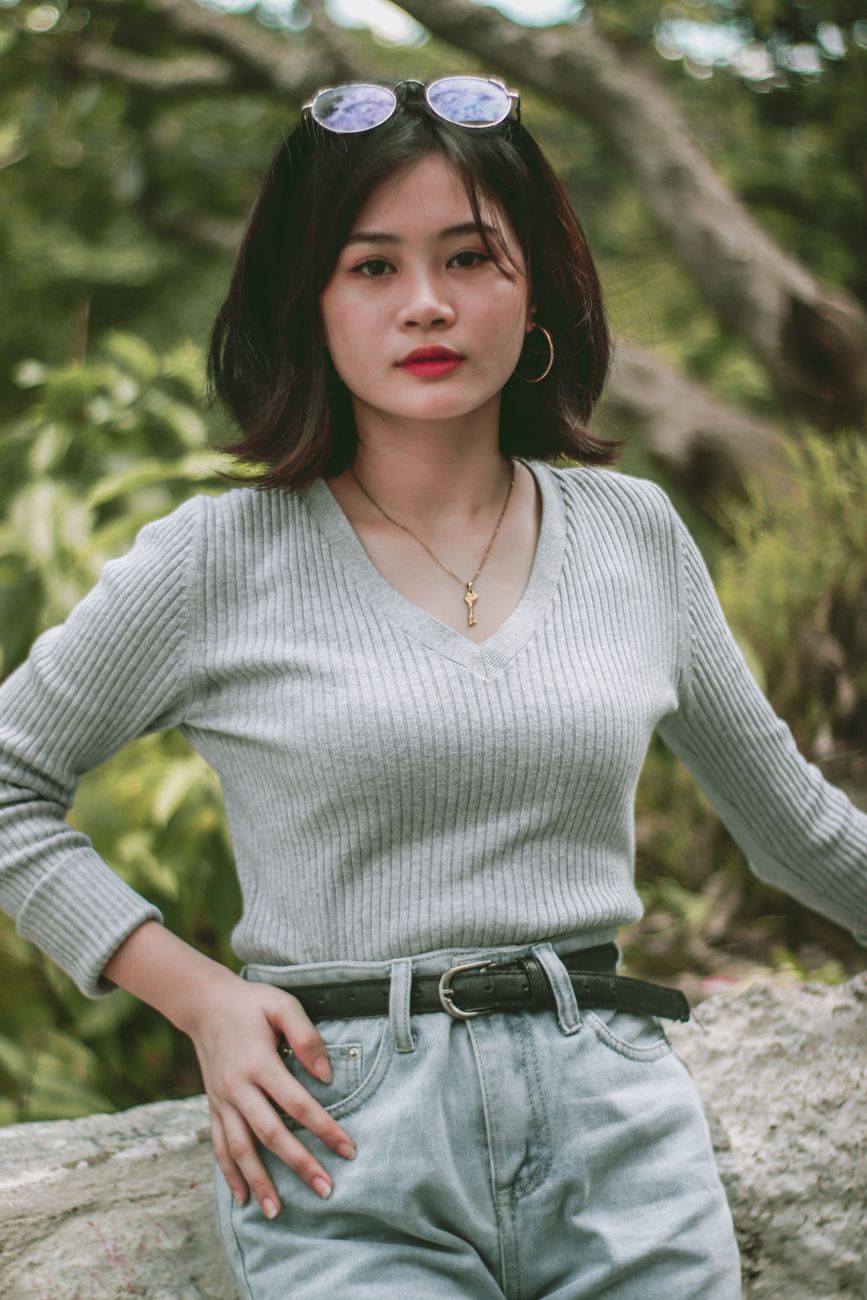 A confident woman with a healthy, relaxed stance